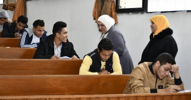 صور.. 35788 طالب وطالبة يؤدون أول أيام امتحانات النظرى بجامعة القناة