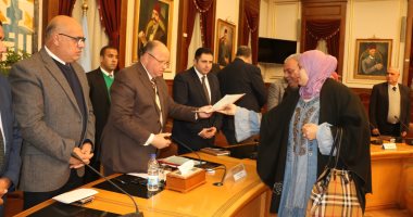 صور.. محافظ القاهرة يوجه بتخصيص 4 وحدات سكنية ووظائف لذوى الاحتياجات الخاصة