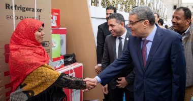 صور.. صندوق تحيا مصر يسلم 50 فتاة تجهيزات الزواج ضمن مبادرة دكان الفرحة بالمنيا