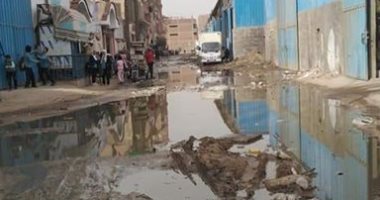 قارئ يشكو من غرق عزبة الجامعة بمياه الصرف الصحى بالمرج