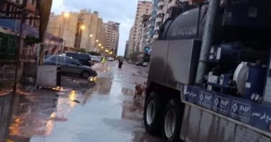 استمرار هطول الأمطار بالإسكندرية والسكرتير العام يتابع تصريف المياه.. صور