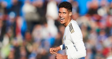 مانشستر يونايتد يؤجل تقديم فاران بسبب كورونا