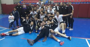 "صور و فيديو".. الزمالك يتوج بكأس مصر للشباب لكرة اليد 