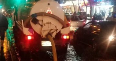 صور.. أحياء الإسكندرية تكثف أعمال تصريف الأمطار.. وجولات ميدانية للقيادات