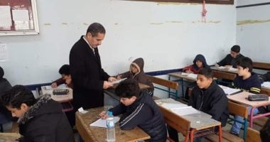 صور.. محافظ الغربية يتابع إمتحانات النقل بالمرحلة الإبتدائية والإعدادية بمدارس طنطا 