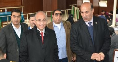 رئيس جامعة الزقازيق يتفقد سير الامتحانات بلجان كلية التجارة 