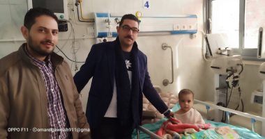 فريق الانتشار السريع يزور رضيع الشرقية الذى عذبته جدته بسبب بكائه