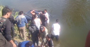 صور.. مصرع شخصين أثر سقوط سيارة ملاكى فى ترعة الإبراهيمية ببنى سويف