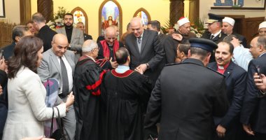 صور.. محافظ الجيزة يزور كنيسة الأقباط الإنجيليين للتهنئة بعيد الميلاد المجيد