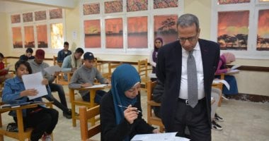 رئيس جامعة الأقصر يتفقد امتحانات الفصل الدراسى الأول بكليات السياحة والآثار