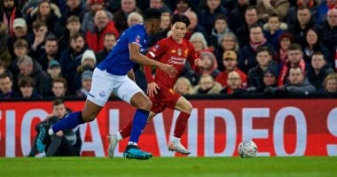 ليفربول يتعادل سلبيا ضد إيفرتون بالشوط الأول في غياب صلاح