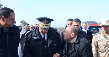 صور .. تنفيذ 19 قرار إزالة تعديات ببحيرة مريوط بالإسكندرية