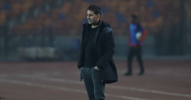 فيديو.. فايلر يعاين أرضية استاد السلام قبل مباراة المقاولون