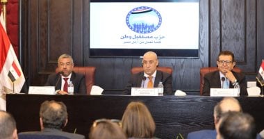 وزير الإسكان: الدولة رفعت حجم تحلية مياه البحر من 80 ألف لـ 800 ألف متر مكعب يوميا 