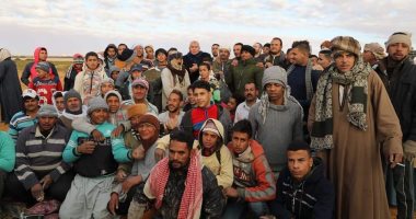 محافظ الوادى الجديد يفتتح موسم جنى محصول البطاطس بأبو منقار فى الفرافرة..صور