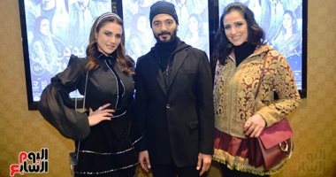 النبوى ودرة وحنان مطاوع يحتفلون بالعرض الخاص لـ"يوم وليلة" والفيشاوى يغيب