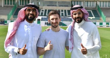 الأهلي السعودي يضم ماركو مارين لاعب تشيلسى السابق