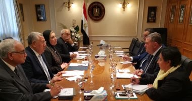 وزراء قطاع الأعمال والصناعة والزراعة يبحثون استكمال تنفيذ استراتيجية النهوض بالقطن 