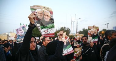 إعلام إيران لليوم الثانى يتشح بالسواد مع وصول جثمان سليمانى والانتقام لغته