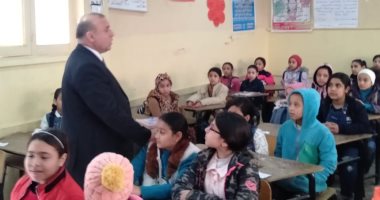 صور.. وكيل "تعليم الدقهلية" يتفقد امتحانات المرحلة الابتدائية