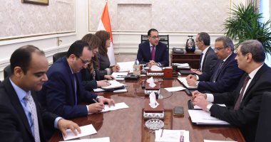 رئيس الوزراء يبحث فض التشابكات المالية بين البريد وبنك الاستثمار القومى