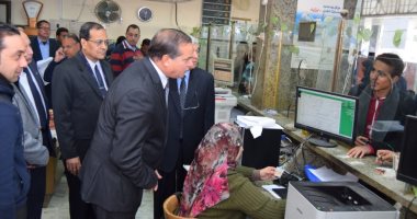 صور.. رئيس جامعة سوهاج يعلن إنشاء مكتب لتقديم خدمات بريدية جديدة