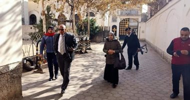 صور.. رئيس مدينة طوخ يتفقد الكنائس لمتابعة استعدادات عيد الميلاد المجيد