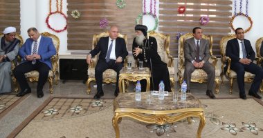 صور.. محافظ قنا يهنئ الأقباط بعيد الميلاد المجيد بحضور مدير الأمن