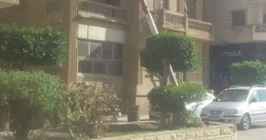 أهالى ميت غمر بالدقهلية يشكون من انتشار القمامة وتهالك الطرق وأعمدة الكهرباء