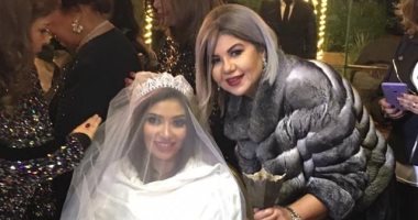 فيديو.. ميرفت أمين ورجاء الجداوى ودلال عبد العزيز يشاركن فى حفل زفاف غادة رجب
