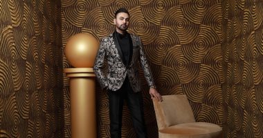 محمد كريم بصحبة توم هانكس وجايسون موموا بحفل جولدن جلوب