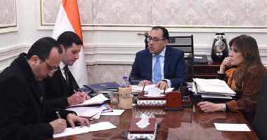 رئيس الوزراء يبحث مع هيئة الاستثمار طلبات مستثمرين لإقامة مشروعات جديدة
