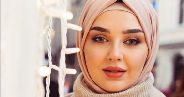 شبيهة سيرين عبد النور تثير الإعجاب على السوشيال ميديا.. اعرف الحكاية