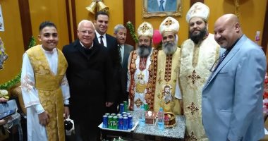 محافظ بورسعيد يزور عدد من الكنائس ويقدم التهنئة للإخوة الأقباط