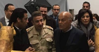 شاهد.. جراح القلوب مجدى يعقوب داخل مركز ترميم الآثار بالمتحف المصرى الكبير
