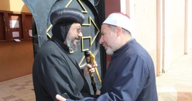 صور.. أسقف الوادى الجديد يتلقى التهنئة بعيد الميلاد من مدير الأمن ووكيل الأوقاف