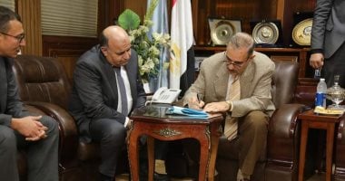 صور.. محافظ كفر الشيخ يوقع بروتوكولا لتنفيذ المشروع القومى للتحول الرقمى