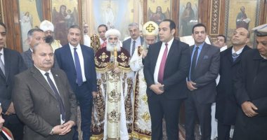 صور.. محافظا المنوفية ومطروح يشاركان الأقباط احتفالاتهم بعيد الميلاد المجيد