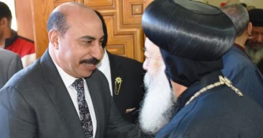 محافظ أسوان يقدم التهنئة للأقباط بمناسبة أعياد الميلاد.. صور 