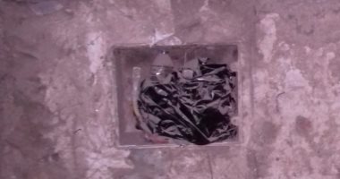 صور ..كابل كهرباء مكشوف يشكل خطورة على المارة بالهرم 