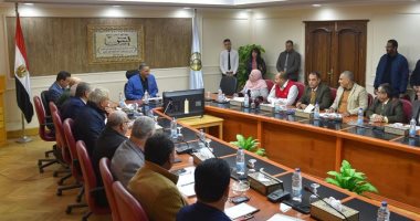 محافظ مطروح يستجيب لمطالب المواطنين ويوجه بالتيسير عليهم في القطاعات المختلفة