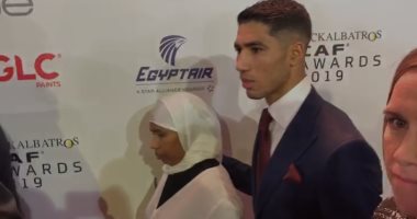 فيديو.. وصول أشرف حكيمى مع والدته لحفل الأفضل في أفريقيا