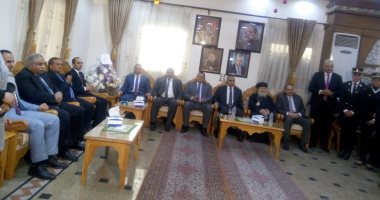 المحافظ ومدير الأمن يقدمان الهدايا لأطفال بيت الرحمة بمناسية عيد الميلاد بسوهاج