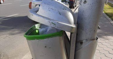 قارئ يطالب باستبدال سلات المهملات البلاستيك بمصر الجديدة بمعدنية للحد من سرقتها