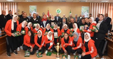 الدكتور ممدوح غراب يكرم فريق هوكى الشرقية للآنسات بطل أفريقيا