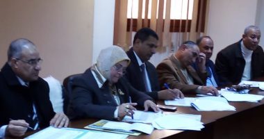 وكيل تعليم كفر الشيخ تناقش خطة اللامركزية بجميع الإدارات وتترأس لجنة الموارد