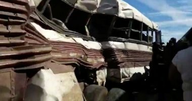 أوناش المرور ترفع حطام حادث تصادم 15 سيارة أعلى الدائرى الأقليمى بالجيزة