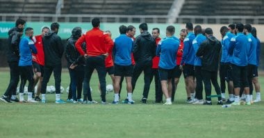 فيديو وصور.. كواليس 48 ساعة للأهلي في زيمبابوي..الأمطار تُطارد البعثة الحمراء..السفير يؤازر اللاعبين ..30 دقيقة فقط أول مران .. بطل مصر ينتقل إلى معقل بلاتينيوم بـ"الطائرة"..والشناوي واثق من "عزيمة الرجال"