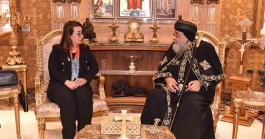 صور.. غادة والى تزور البابا تواضروس الثانى لتهنئته بعيد الميلاد المجيد