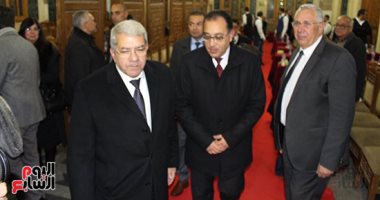 مصطفى مدبولى ووزراء يشاركون فى عزاء والدة عمرو الجارحي وزير المالية السابق